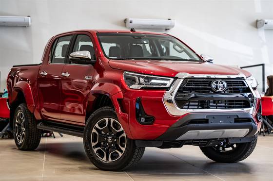 TOYOTA HILUX 2.8 D-4D TURBO DIESEL CD SRX PLUS 4X4 AUTOMÁTICO